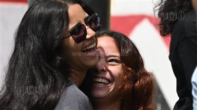 أغاني وفرحة بين طلاب الثانوية العامة بعد أداء امتحان اللغة الأجنبية الثانية بالقاهرة (فيديو وصور) 