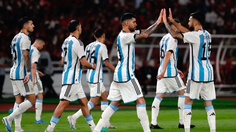 الأرجنتين تفوز على