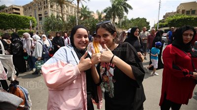 30 صورة ترصد فرحة طلاب الثانوية بامتحان اللغة الأجنبية الثانية 