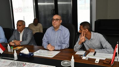 وزير الإسكان يتابع الموقف التنفيذى لمشروعات الأبراج الشاطئية بالعلمين الجديدة