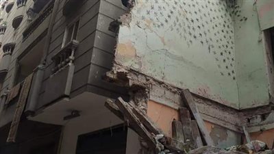 تساقط أجزاء من عقار قديم باللبان في الإسكندرية 