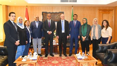 سفير أستراليا ومدير برنامج الأغذية العالمي في زيارة للفيوم