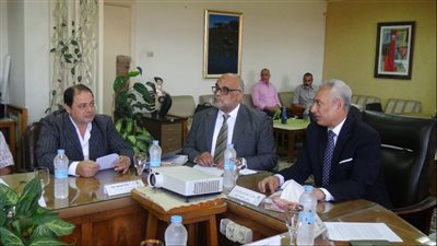 رئيس جامعة المنيا يجتمع بمجلس كلية الفنون الجميلة