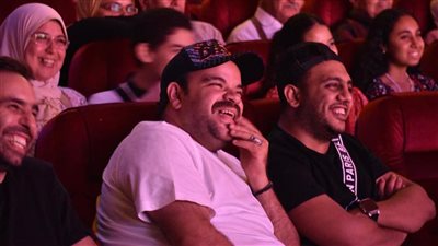 أوس أوس يشيد بمسرحية طيب وأمير 