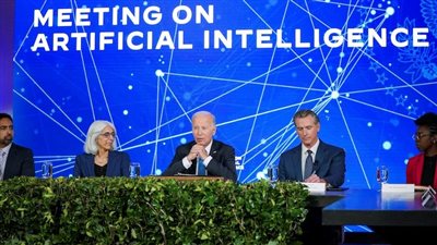 بايدن يدعو للتصدي لأخطار الذكاء الاصطناعي على الأمن القومي الأمريكي