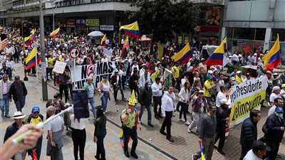 تظاهرات حاشدة ضد الرئيس الكولومبي جوستافو بترو وخططه الإصلاحية