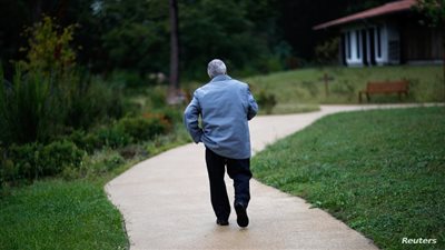 أبحاث جديدة تتحدث، علامات داخلية تحذر الإنسان من الزهايمر، والسر في الأمعاء