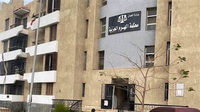 وصول سيدة دعوى الزواج العرفي ضد إسلام جابر لحضور جلسة المعارضة 