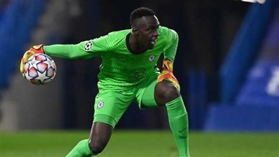 ميندي يقطع الطريق على الشناوي للاحتراف في الأهلي السعودي 