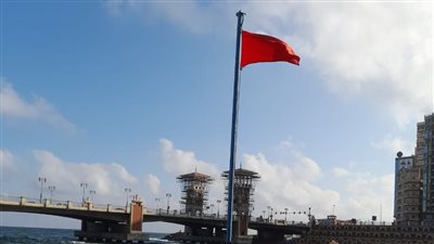 رئيس المصايف بالإسكندرية: رفع الرايات الحمراء على الشواطئ لهذا السبب