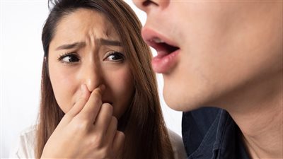 علاج رائحة الفم الكريهة، وأول خطوة معرفة السبب