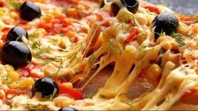 طريقة عمل عجينة البيتزا، طرية وهشة ومذاقها لذيذ 