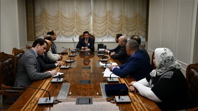 وزير الشباب والرياضة يبحث خطة تطوير مدرسة الموهوبين 