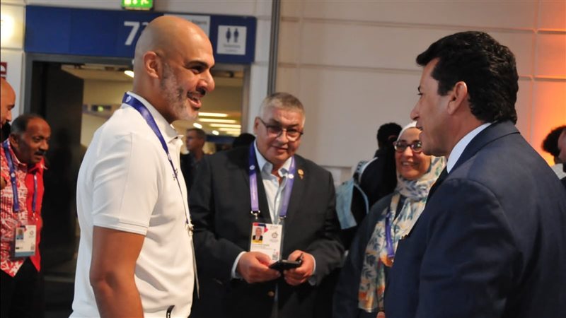 وزير الرياضة يلتقي