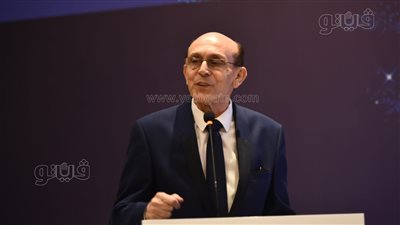 محمد صبحي خلال تكريمه في عيد الأب: الأم مش خدامة (فيديو وصور) 