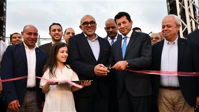 وزير الشباب والرياضة يفتتح حديقة الأطفال الجديدة بنادي الزهور في التجمع الخامس 