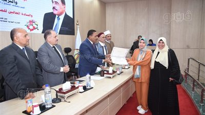 محافظ مطروح يكرم أوائل الشهادة الإعدادية العامة والأزهرية (صور)