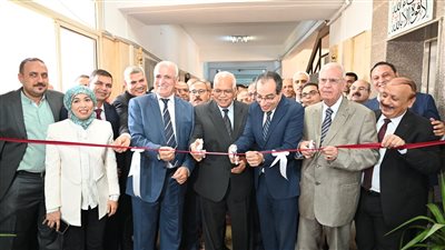 رئيس جامعة الفيوم يفتتح المتحف الجيولوجي بكلية العلوم (صور)