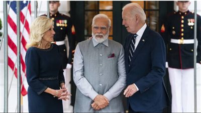 تمثال وماسة وكتب، الهدايا المتبادلة بين بايدن ورئيس وزراء الهند (فيديو)