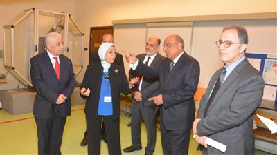 وزير قطاع الأعمال العام يزور الجامعة الأمريكية بالقاهرة