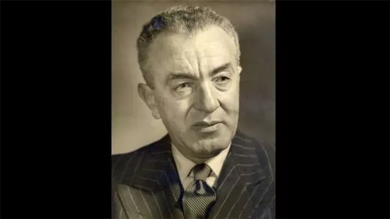 الكاتب الصحفى محمد