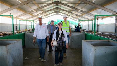وزيرة البيئة تشهد تشغيل مصنع تدوير المخلفات بالغردقة (صور)