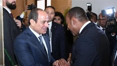 السيسي يلتقي برئيس الوزراء الإثيوبي في باريس (صور)