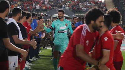 ممر شرفي من لاعبي حرس الحدود للنادي الأهلي 