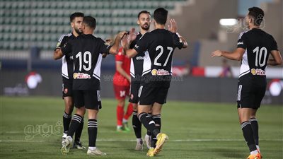 طاهر محمد يسجل هدف الأهلي الثالث في شباك حرس الحدود 