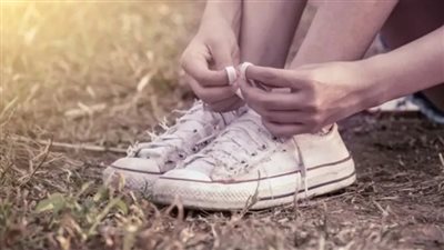 تفسير حلم ضياع الحذاء في المنام وعلاقته بإصابة أحد المقربين بالمرض 