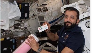 سلطان النيادي يبدأ إنتاج بلورات البروتينات الخاصة بالأدوية في الفضاء