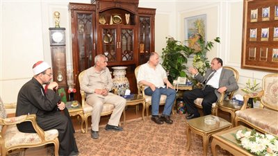 نائب رئيس جامعة الأزهر يناقش مع محافظ أسيوط تطوير وتجميل المنطقة