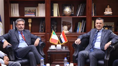وزير الآثار يبحث مع سفير إيطاليا بالقاهرة زيادة الحركة السياحية الوافدة