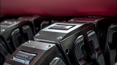 طريقة عمل ماكينة ترقيم الأوراق النقدية في البنك المركزي