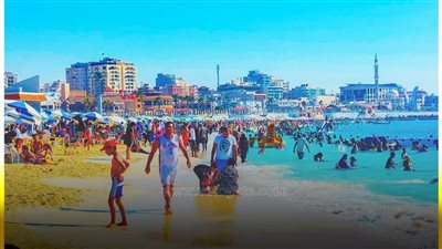 أسعار الشماسي والألعاب المائية على شواطئ مرسى مطروح (فيديو وصور)