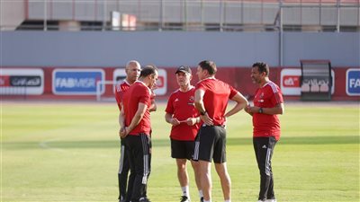 التفاؤل والمرح يسودان مران الأهلي (فيديو) 