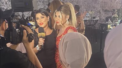 جومانا مراد ومنى الشاذلي ولبلبة أول الحضور في حفل زفاف ابنة خالد صلاح (فيديو) 