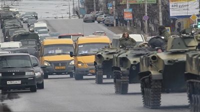  مسلحون يطوقون مقر المنطقة العسكرية ووزارة الداخلية بمدينة روستوف الروسية (فيديو) 