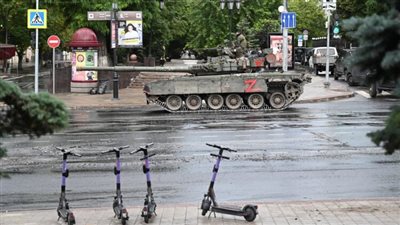 قائد فاجنر يقتحم مقر قيادة الجيش في روستوف والسلطات تطالب المواطنين بالتزام المنازل