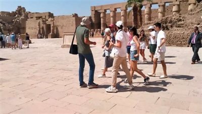 بيب جوارديولا يواصل زيارته السياحية في معابد الكرنك بالأقصر