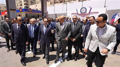 افتتاح محطة غاز طبيعي وبنزين وشحن كهربائي في وسط القاهرة 
