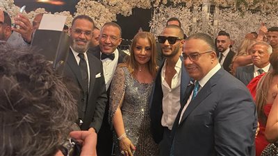 محمد رمضان يشعل حفل زفاف ابنة خالد صلاح (فيديو وصور)