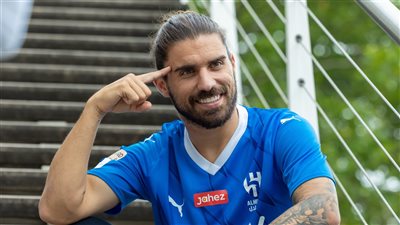 نيفيز يوجه رسالة خاصة لجماهير الهلال بعد التوقيع رسميا