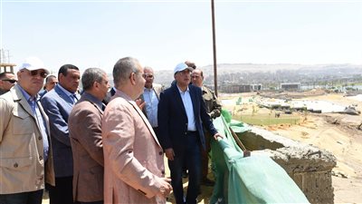 رئيس الوزراء يتابع سير العمل بمشروع تطوير حدائق الفسطاط (صور)