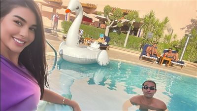 ياسمين صبري ومحمد إمام في حمام السباحة من كواليس فيلم أبو نسب