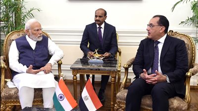 رئيسا وزراء مصر والهند يترأسان اجتماع مائدة مستديرة لمناقشة التعاون المشترك 
