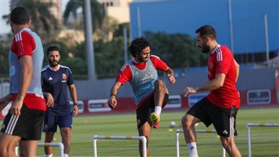 المرح يسود مران الأهلي استعدادا لمواجهة منتخب السويس في الكأس (صور)