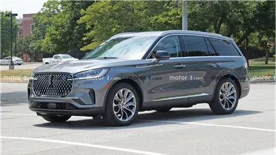 للمرة الثانية، لينكولن تختبر سيارتها أفياتور موديل 2024 الرياضية متعددة الاستخدامات 