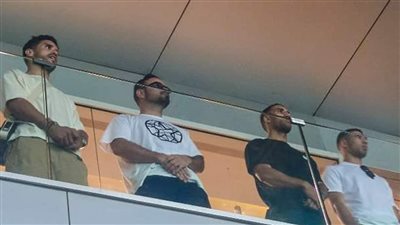 أشرف حكيمي يتابع مباراة المغرب وغينيا في كأس الأمم الأفريقية تحت 23 عاما