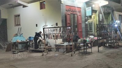 الشقيقان كرم وصلاح، 36 سنة فى سن السكاكين بأقدم محل بالوادي الجديد (فيديو وصور)